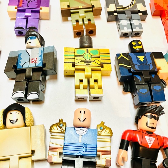 Roblox Assorted Figures & Pets Lot(24) Some Rare Some Incomplete Jazwares - Picture 9 of 10